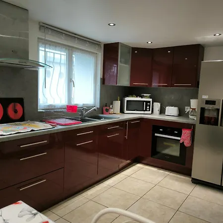 Chez Nous Chez Vous *