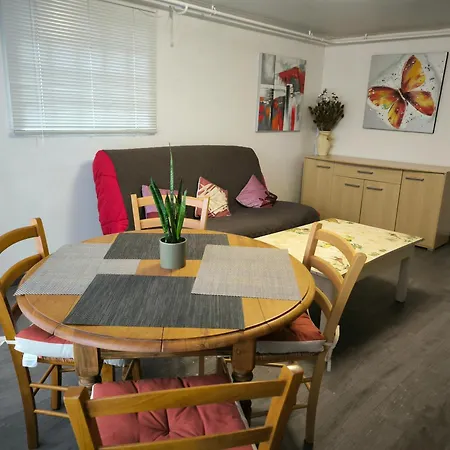 Chez Nous Chez Vous Apartment